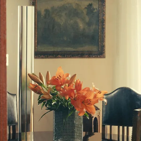 Exquisite Designer Flat Pere Lachaise